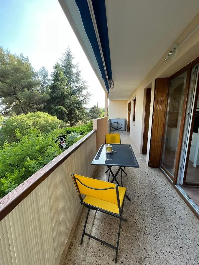 Appartement T2 Avec Terrasse & Parking A 5 Min Du Centre, 10 Min Des Plages Hyères
